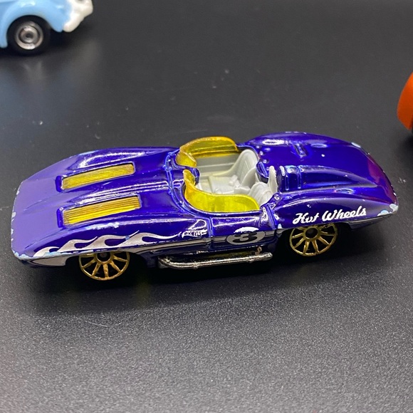 Hot Wheels Bundle of 5 Corvette-VW Bug-Yellow Morris Mini-Tomb Up-Supdogg - Picture 8 of 14
